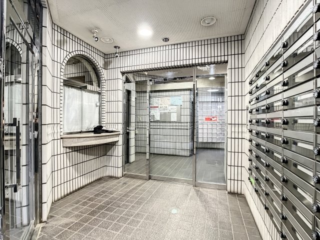 18/19 エントランス