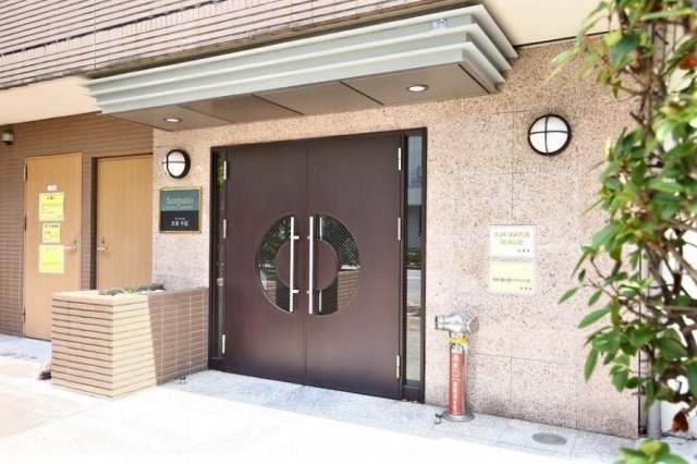 23/26 エントランス