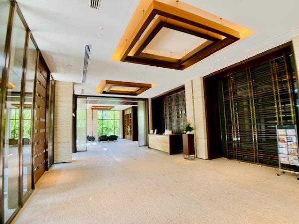 26/30 エントランス