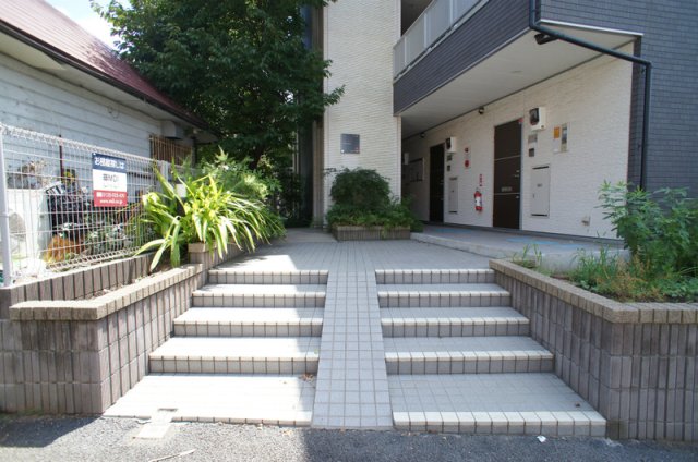 2/2 エントランス