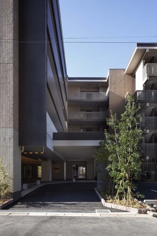 2/4 エントランス