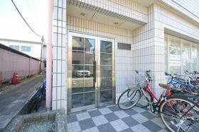 16/16 エントランス