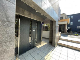 16/16 エントランス