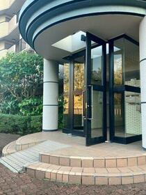 16/16 エントランス