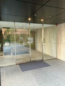 16/20 エントランス