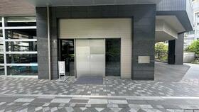 16/16 エントランス