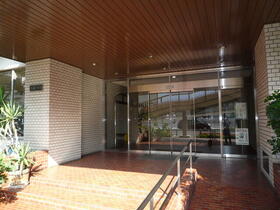 16/20 エントランス