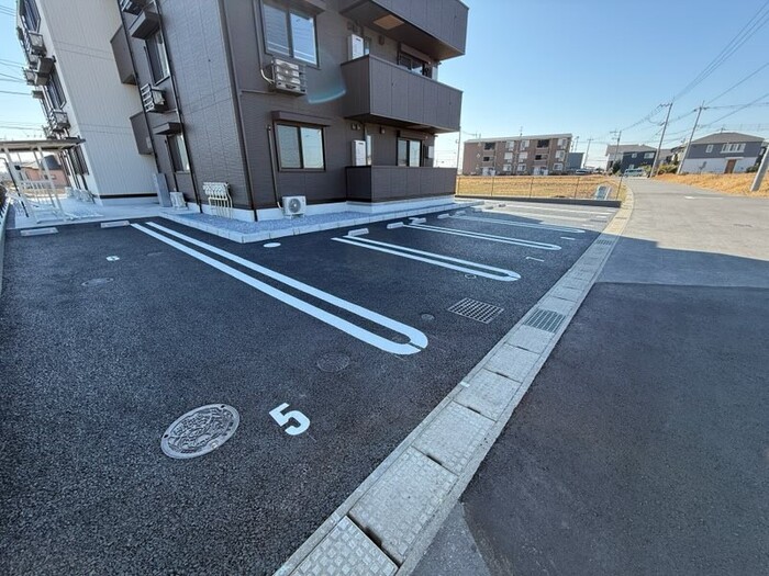 16/16 駐車場