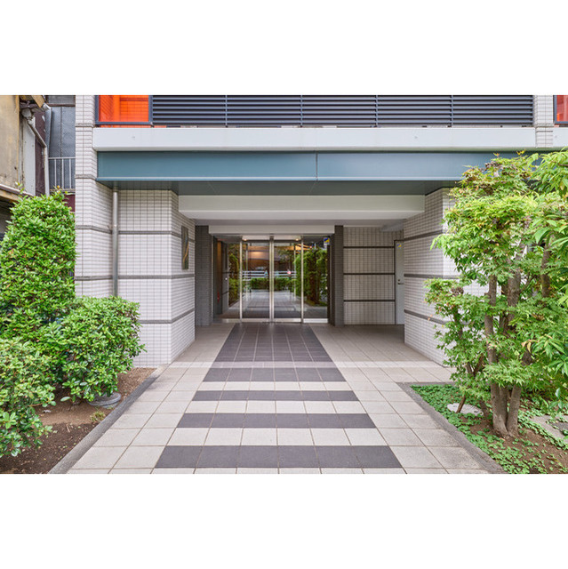 21/22 エントランス