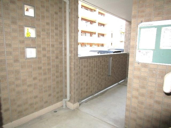 2/2 エントランス