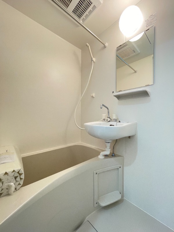 13/20 浴室