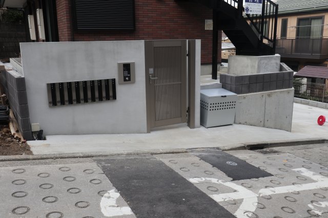 2/2 エントランス