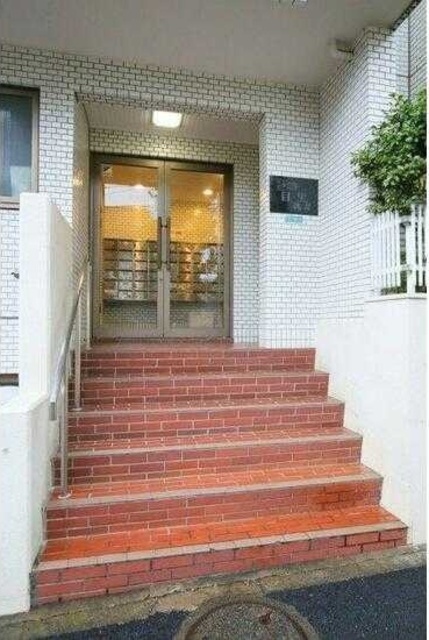 24/30 エントランス