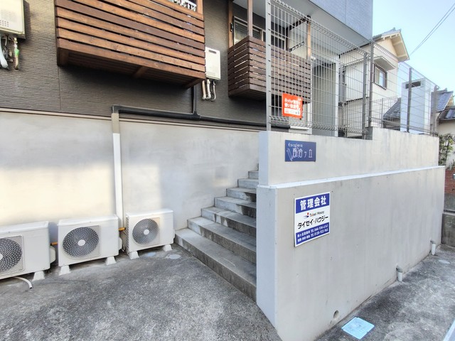 2/5 エントランス