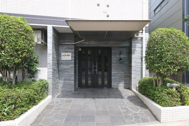 23/25 エントランス