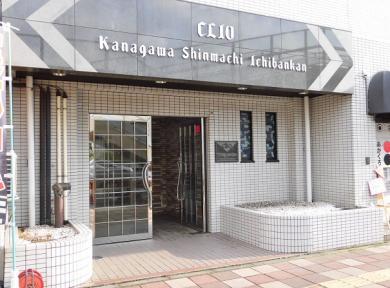 13/14 エントランス