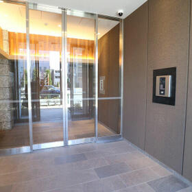 16/16 エントランス