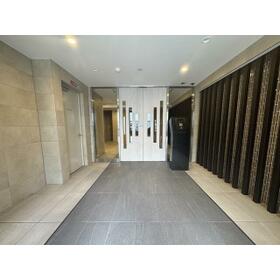 5/5 エントランス