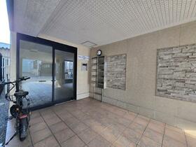 16/17 エントランス