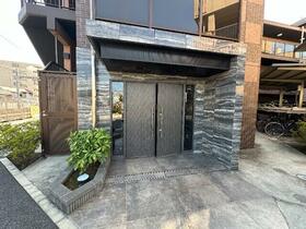 2/2 エントランス