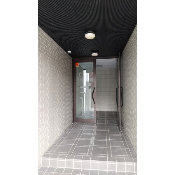 18/19 エントランス