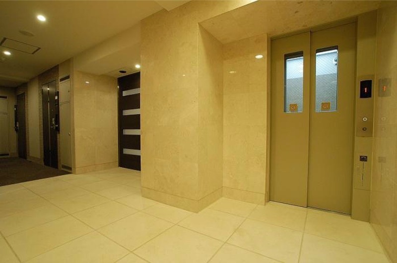 2/2 エントランス