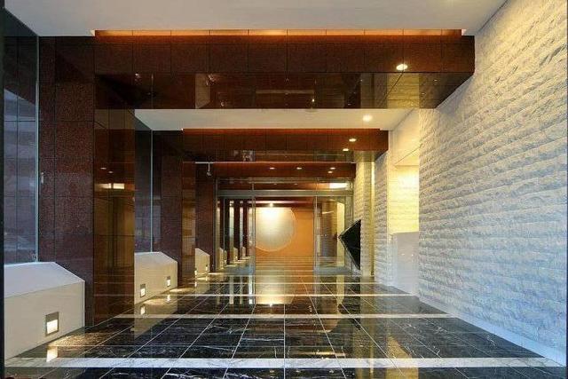 26/29 エントランス