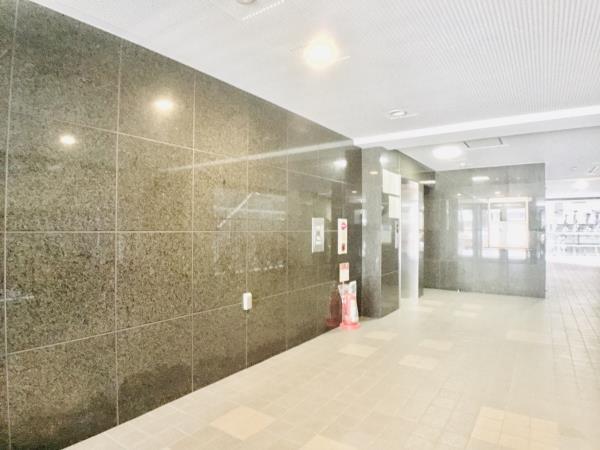 27/29 エントランス