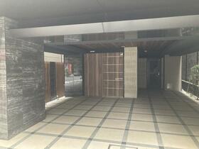 13/13 エントランス