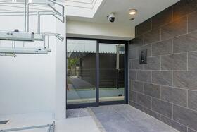 16/16 エントランス