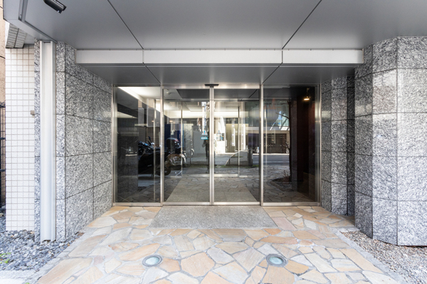 15/15 エントランス