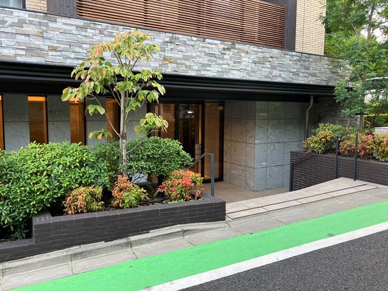 2/2 エントランス