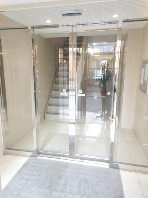 2/4 エントランス