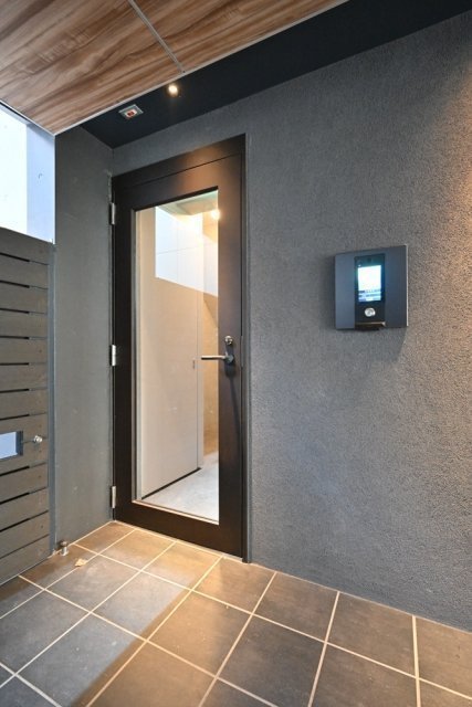 24/25 エントランス