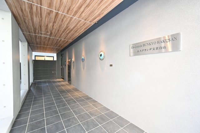 23/25 エントランス