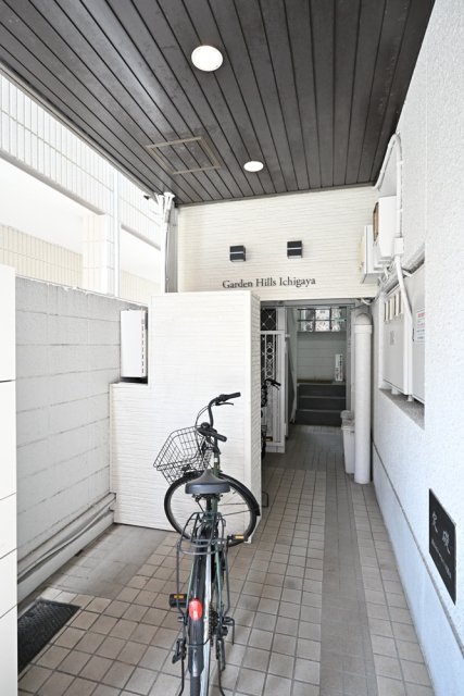 28/30 エントランス