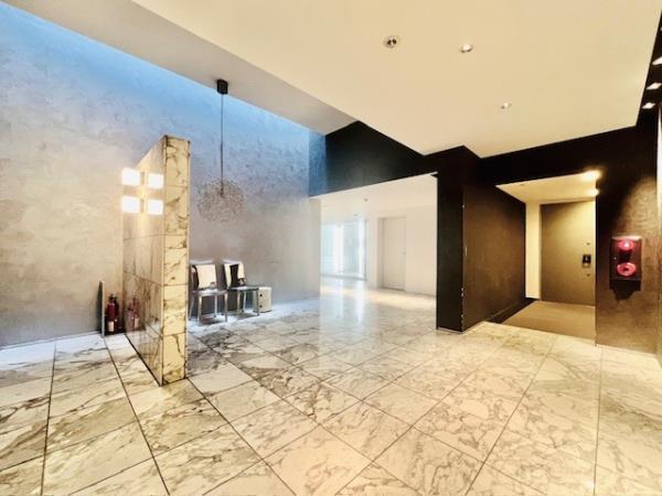 26/28 エントランス