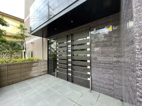 16/16 エントランス