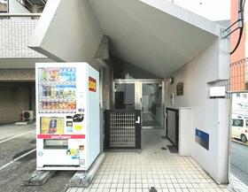 16/16 エントランス