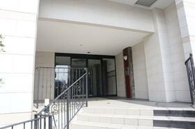 16/16 エントランス