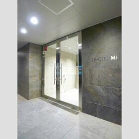 15/15 エントランス