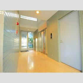 16/16 エントランス