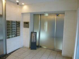 16/16 エントランス