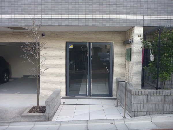 3/4 エントランス