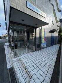 16/16 エントランス