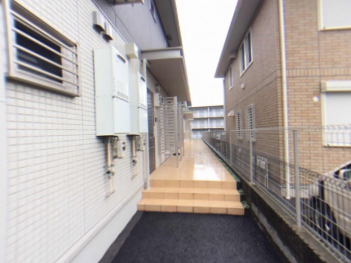 19/27 エントランス