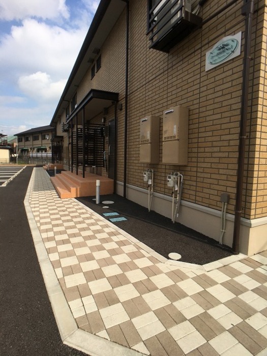 18/26 エントランス