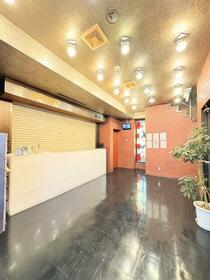 16/16 エントランス