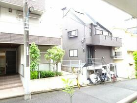 16/16 エントランス