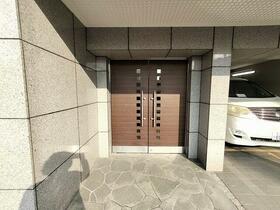 5/5 エントランス